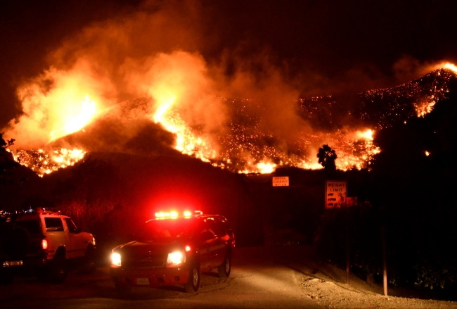 Kaliforniya'da yangın kabusu sürüyor: 970 bina kül oldu